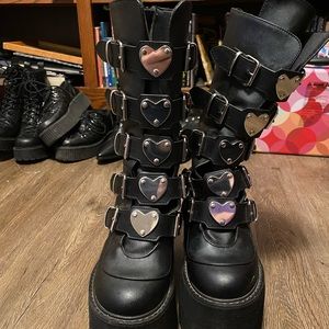 Lovesick Trinity Heart Buckle Demonias